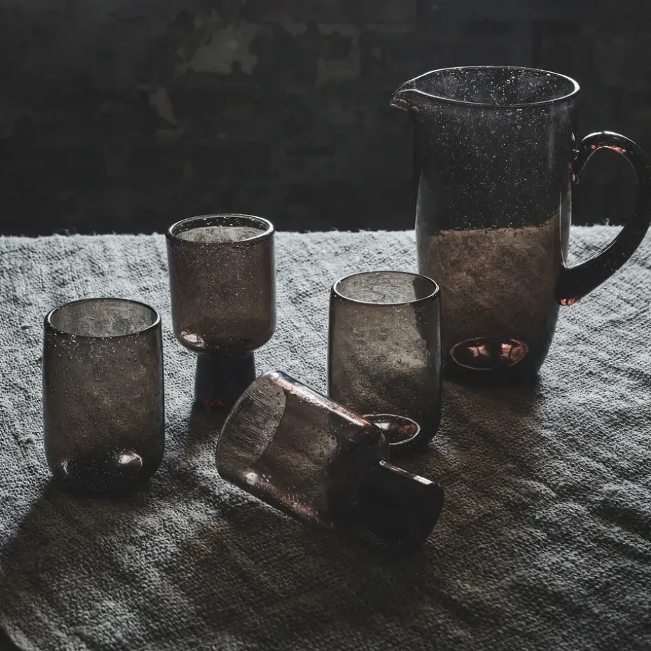 Bari glas op voet, Bruin