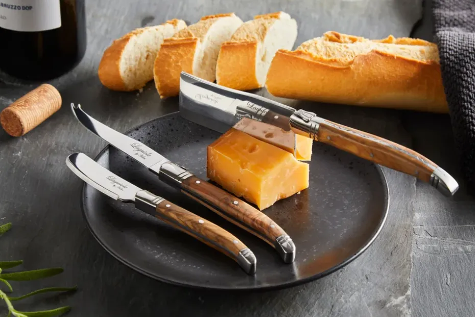Laguiole By Hâws kaasservies met snijplank 4-delig, Bamboe-olijfhout-roestvrij staal