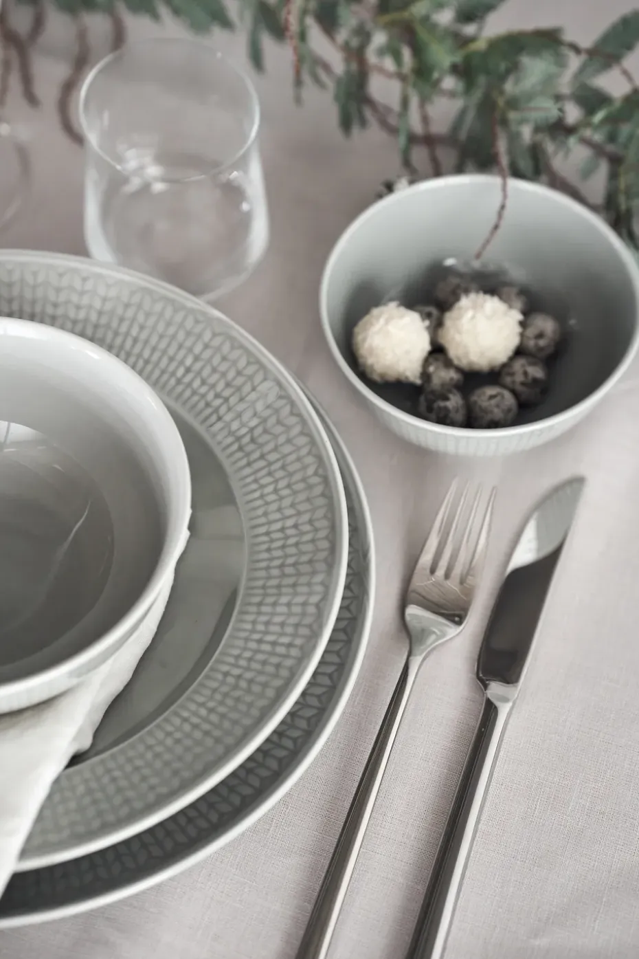 Swedish Grace diep bord Ø25 cm, Mist (grijs)